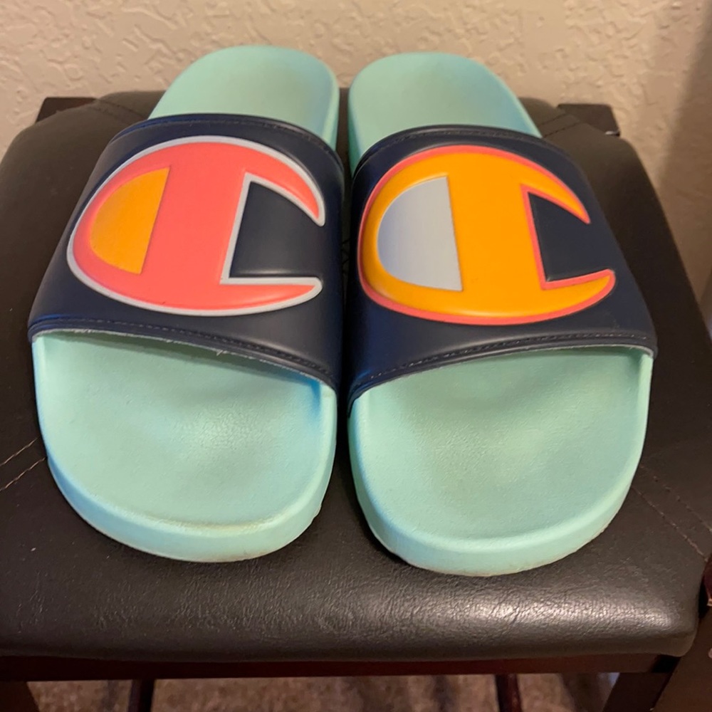 Nice pair Used” champion 🩴 flip flops.